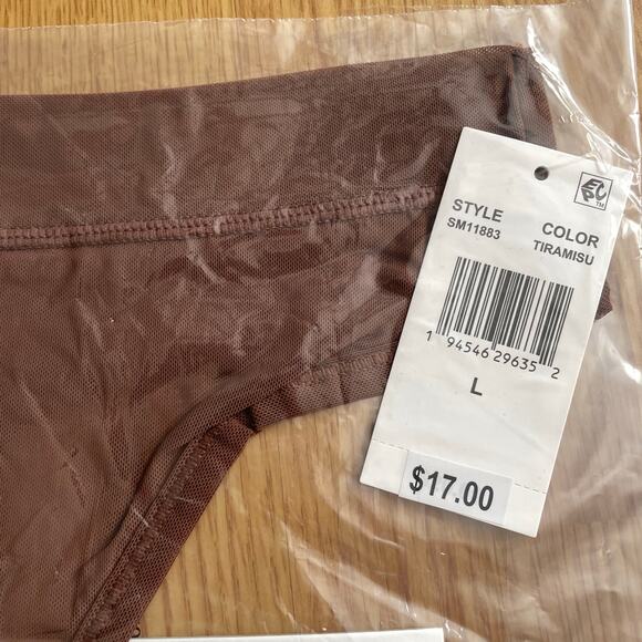 Steve Madden Mesh Thong - Picture 2 of 6